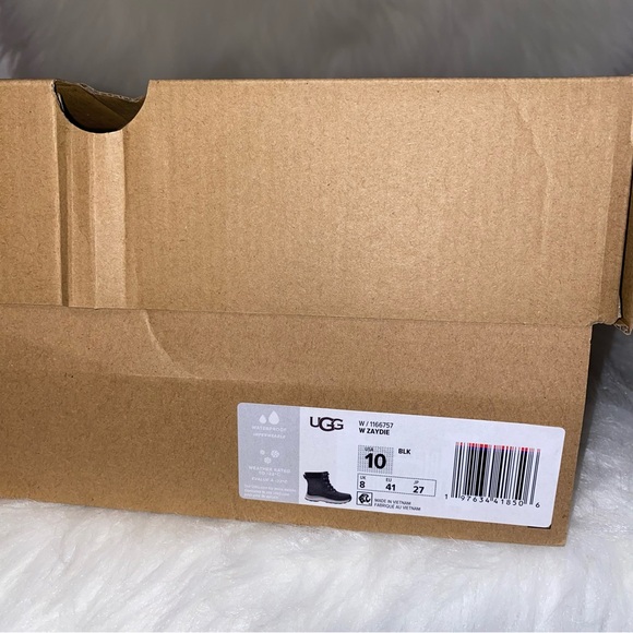 UGG 🖤 boots New in box - Picture 14 of 14
